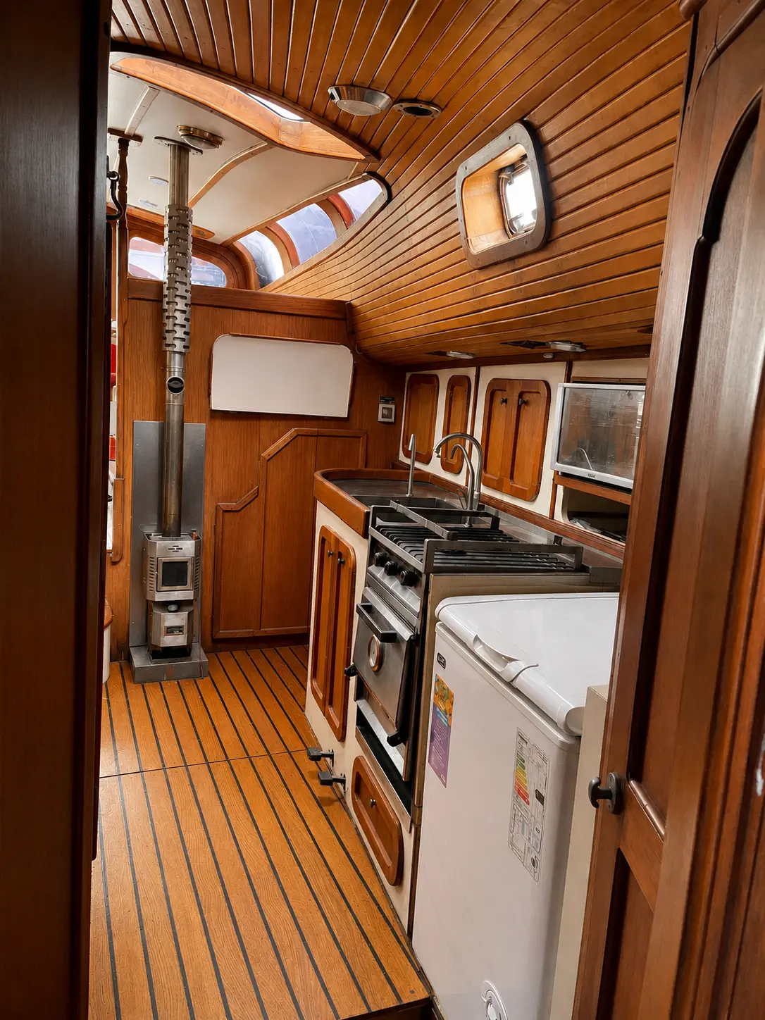 El Coronel's real galley with stove, oven, sink and refrigerator