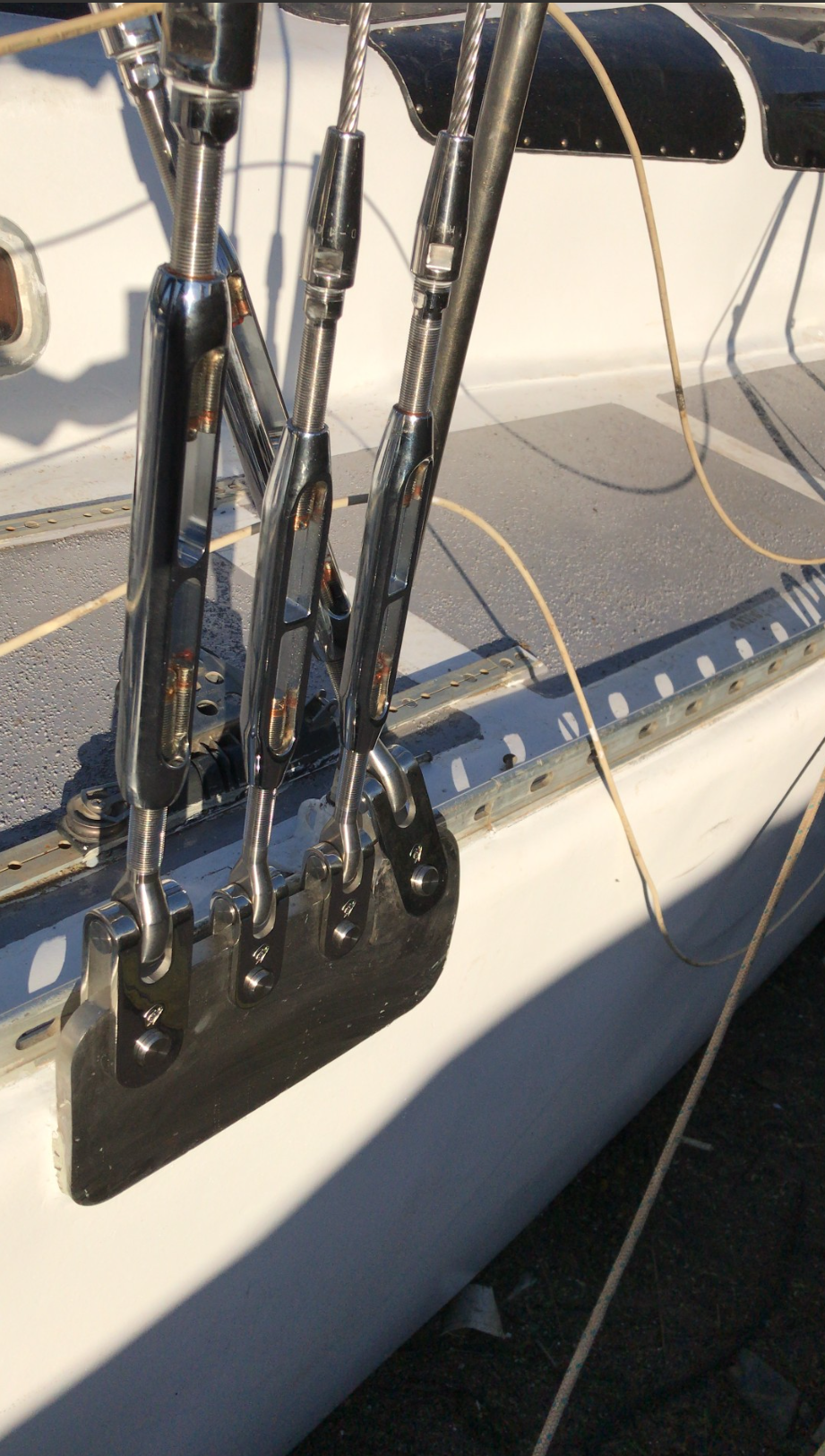 Stainless-steel rigging fittings on El Coronel